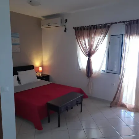 Delfini アパートホテル