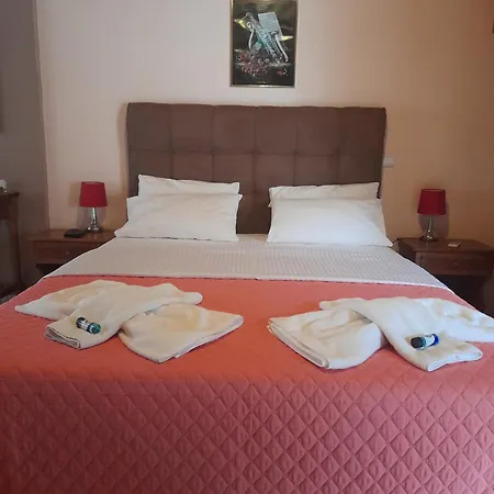 Delfini Aparthotel Akhladheri