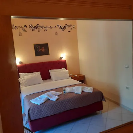 アパートホテル Delfini Akhladherí