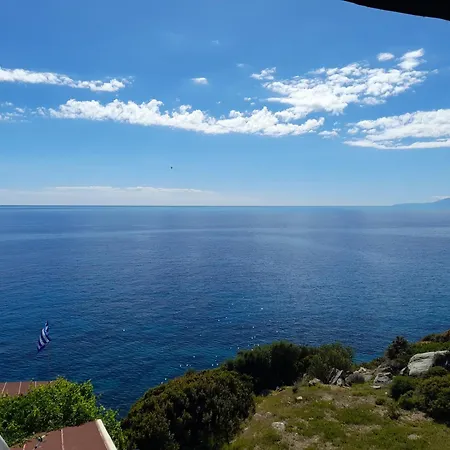 Delfini Aparthotel Akhladheri