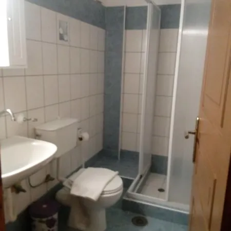 Delfini アパートホテル