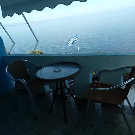 Delfini アパートホテル Akhladherí