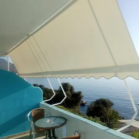 アパートホテル Delfini Akhladherí