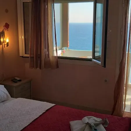 Delfini アパートホテル 4*